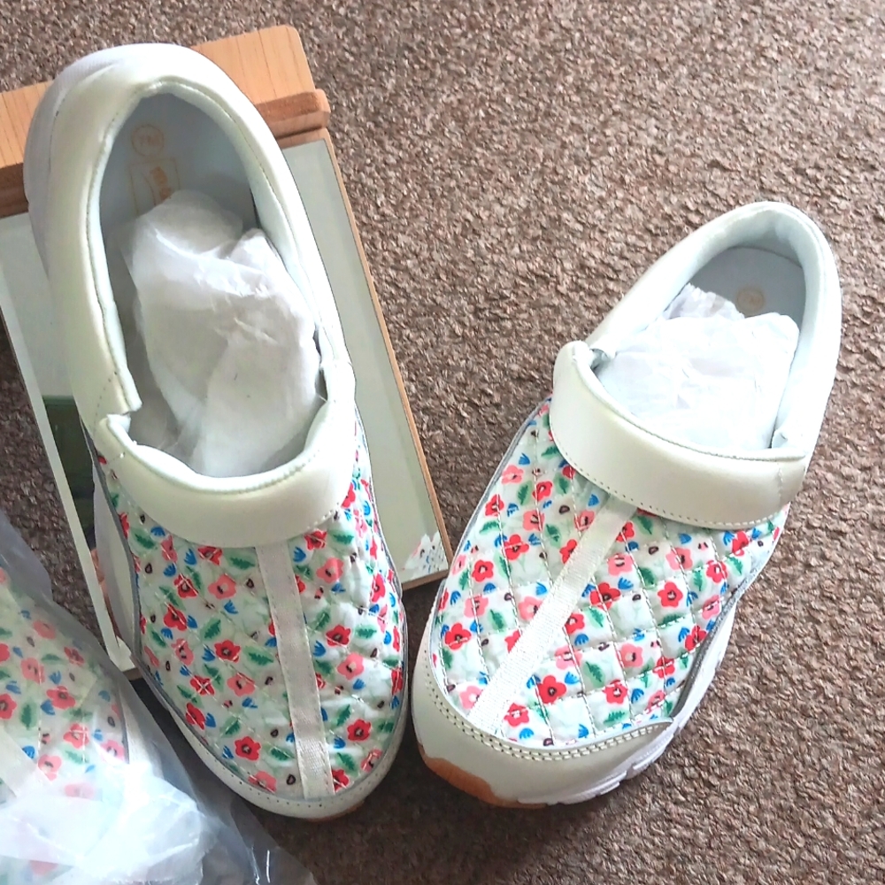 Mushrooms Clogs 7M 3Pairs Available 5M 3 PairsNwt